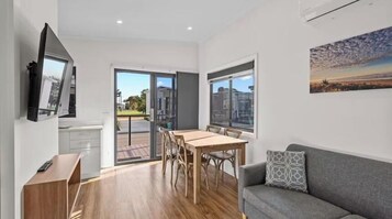 Superior 2 Bedroom Cabin - Sleeps 4 | In-room dining