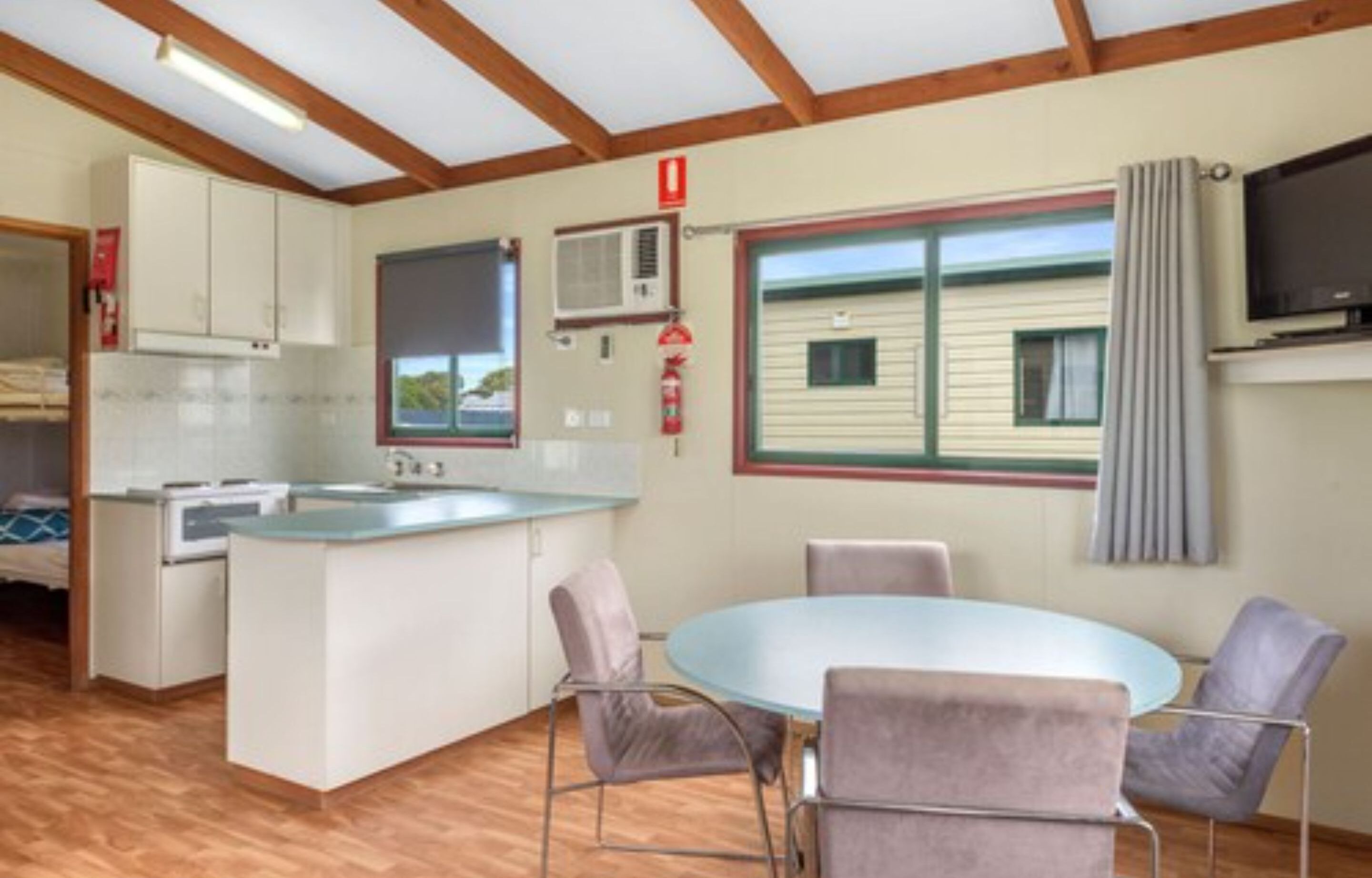 Superior 2 Bedroom Cabin - Pet Friendly | In-room dining