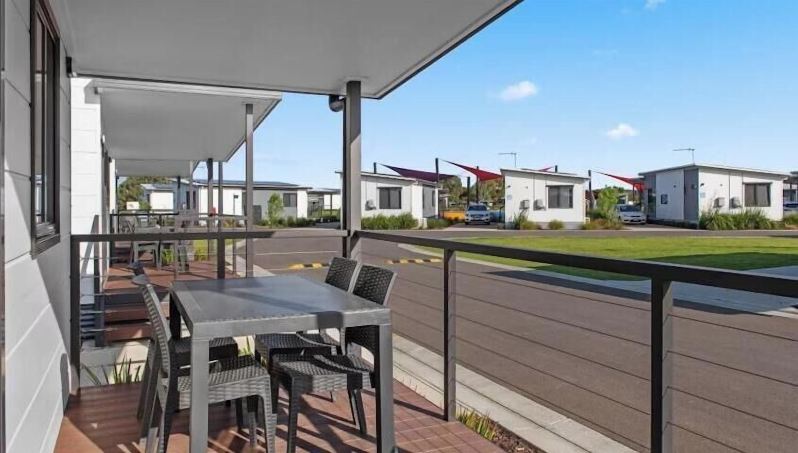 Superior 2 Bedroom Cabin - Sleeps 4 | Terrace/patio