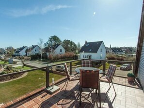 Outdoor dining - House on the beach, apartment 2 (Cuxhaven)