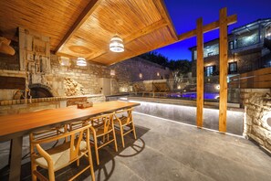 Outdoor dining