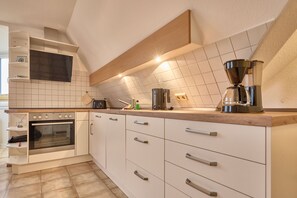 Kühlschrank, Mikrowelle, Ofen, Geschirrspüler