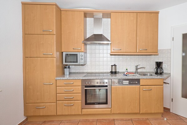 Køleskab, mikrobølgeovn, ovn, opvaskemaskine