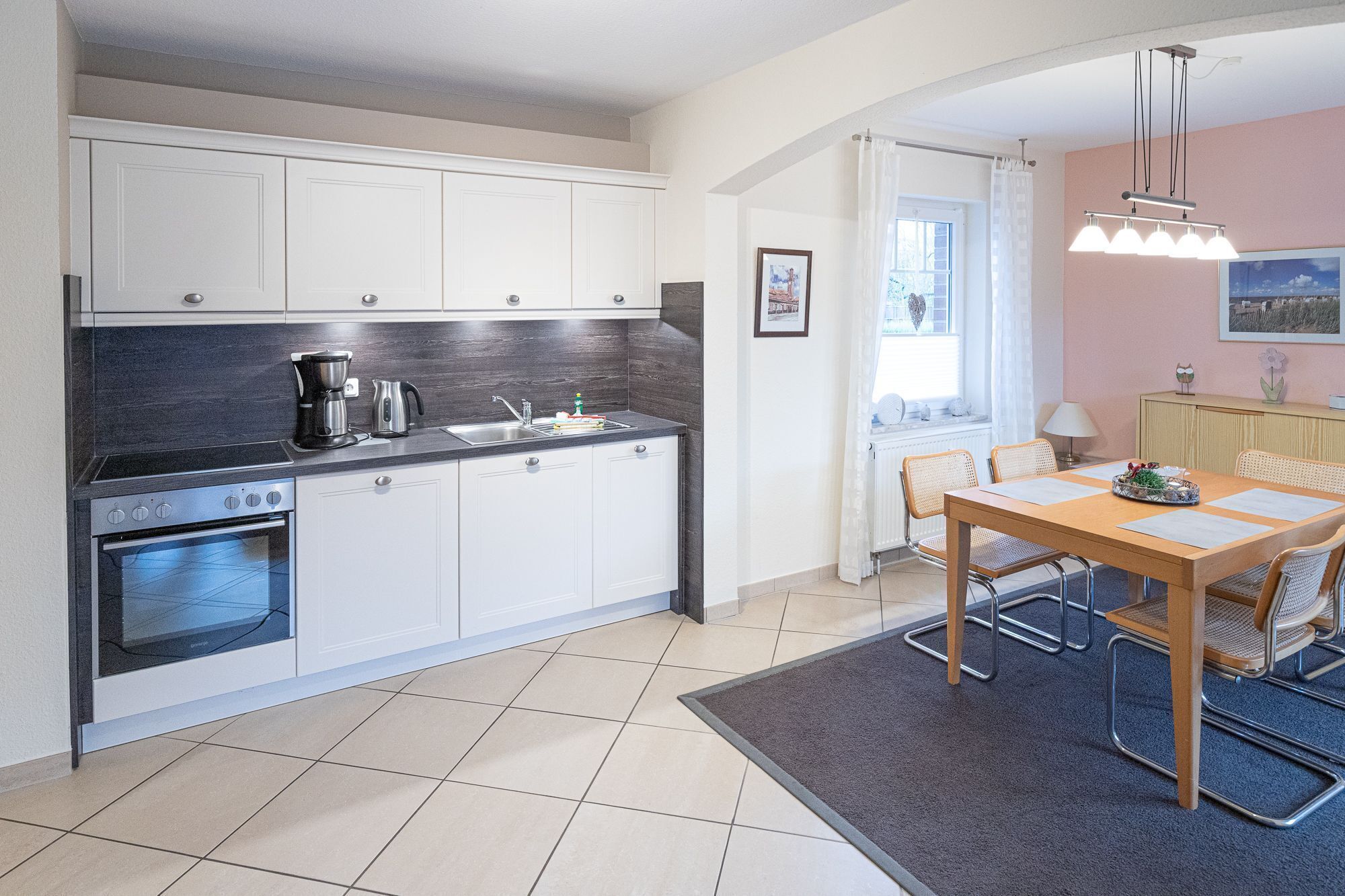 Refrigerador, horno, lavavajillas y cafetera y tetera 