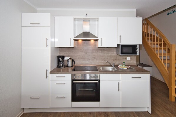 Kühlschrank, Mikrowelle, Ofen, Geschirrspüler