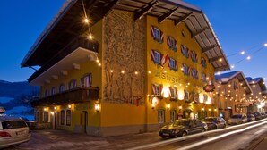 Fassade der Unterkunft – Abend/Nacht