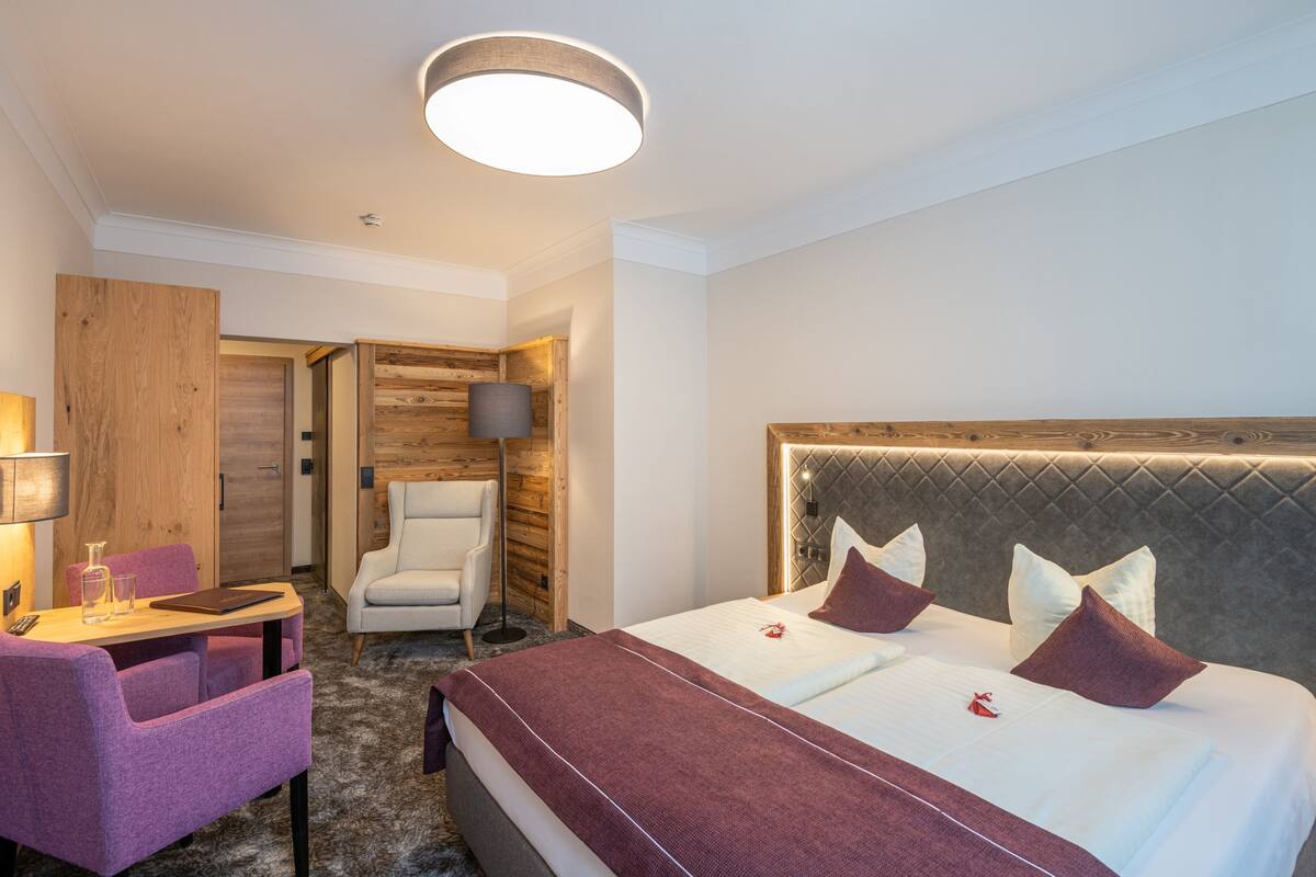 classic double room | 1 bedroom, in-room safe, free wifi, bed sheets