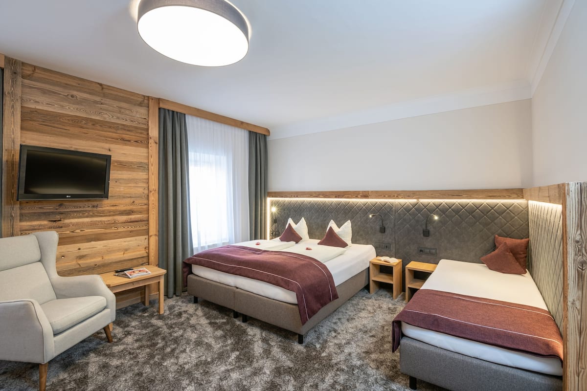 classic triple room | 1 bedroom, in-room safe, free wifi, bed sheets