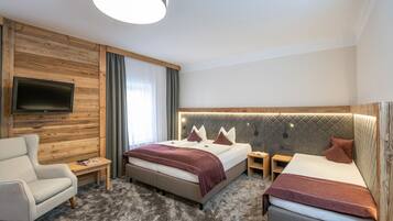 In-room safe, free WiFi, bed sheets