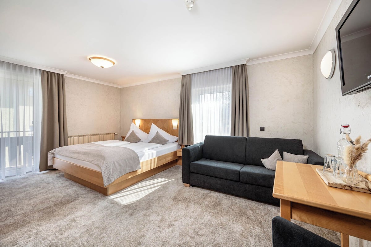 Caja fuerte, wifi gratis, ropa de cama