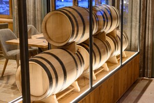 2 restaurantes, se sirve desayuno, cocina local e internacional 