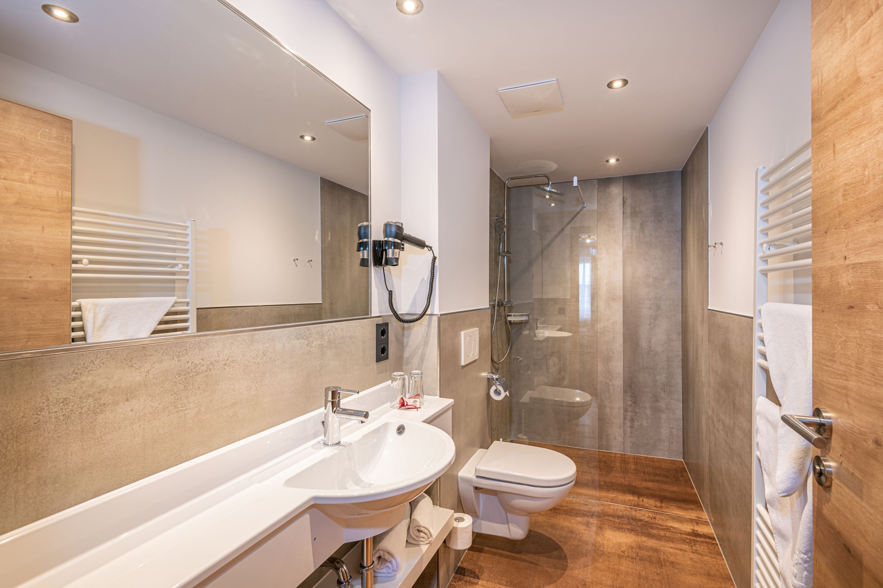 quadruple room, balcony | bathroom | hair dryer, towels, soap, shampoo