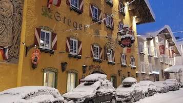 Fassade der Unterkunft – Abend/Nacht
