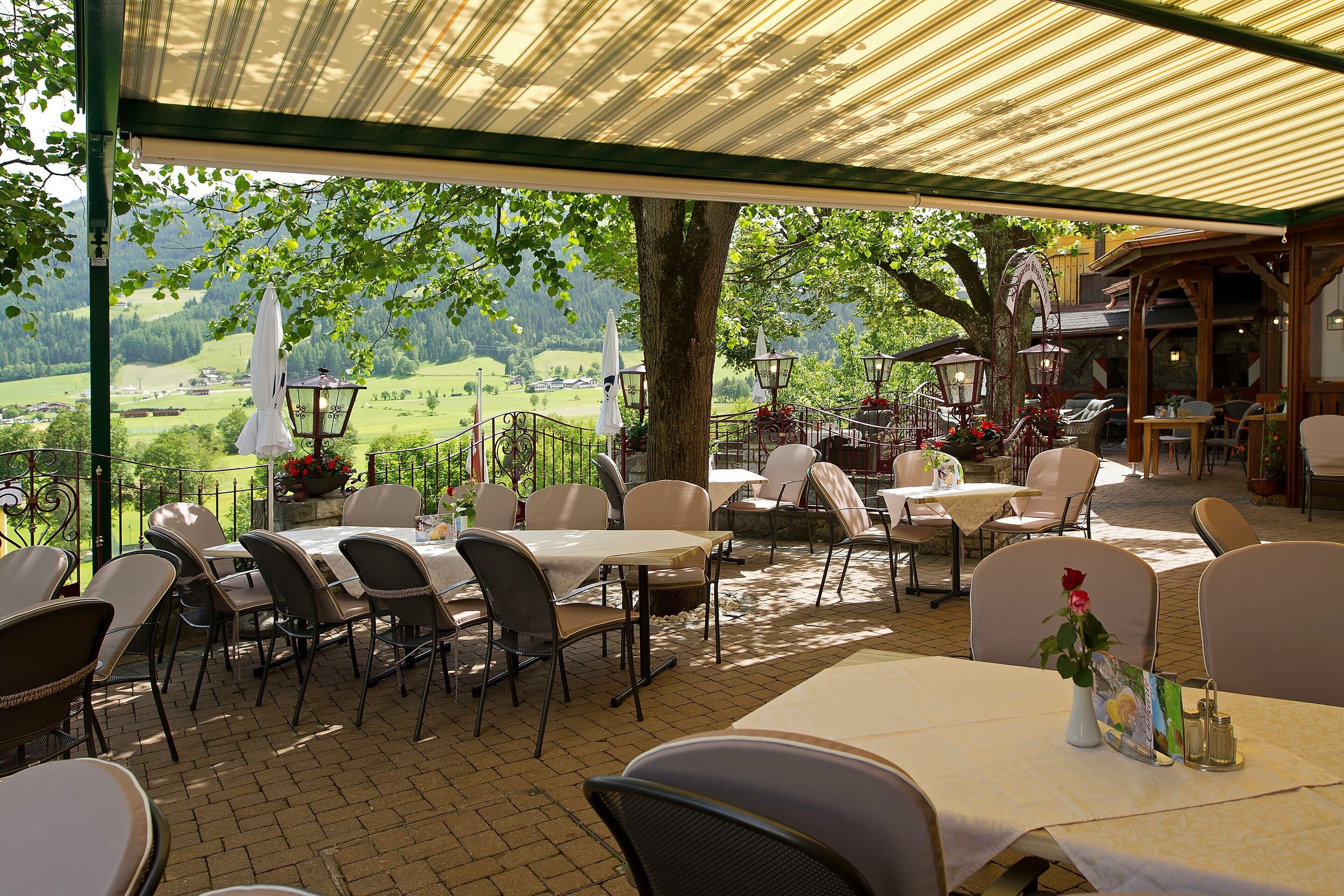 2 Restaurants; Frühstück, Mittagessen und Abendessen werden serviert