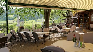 2 Restaurants; Frühstück, Mittagessen und Abendessen werden serviert