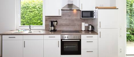 Kühlschrank, Mikrowelle, Ofen, Geschirrspüler