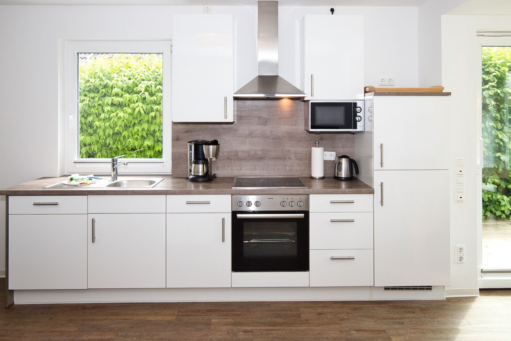 Kylskåp, mikrovågsugn, ugn och diskmaskin