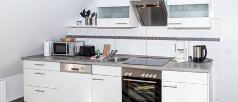 ثلاجة، ميكروويف، فرن، غسالة أطباق