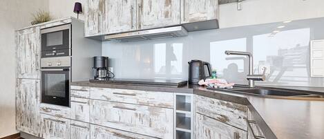 Køleskab, mikrobølgeovn, ovn, opvaskemaskine