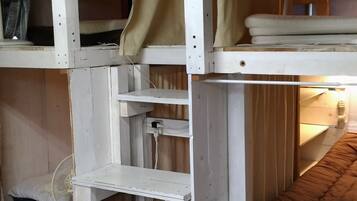 Dormitorio compartido, dormitorio mixto (Box Bed) | Caja de seguridad en la habitación, wifi gratis y ropa de cama