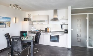 Kühlschrank, Mikrowelle, Ofen, Geschirrspüler