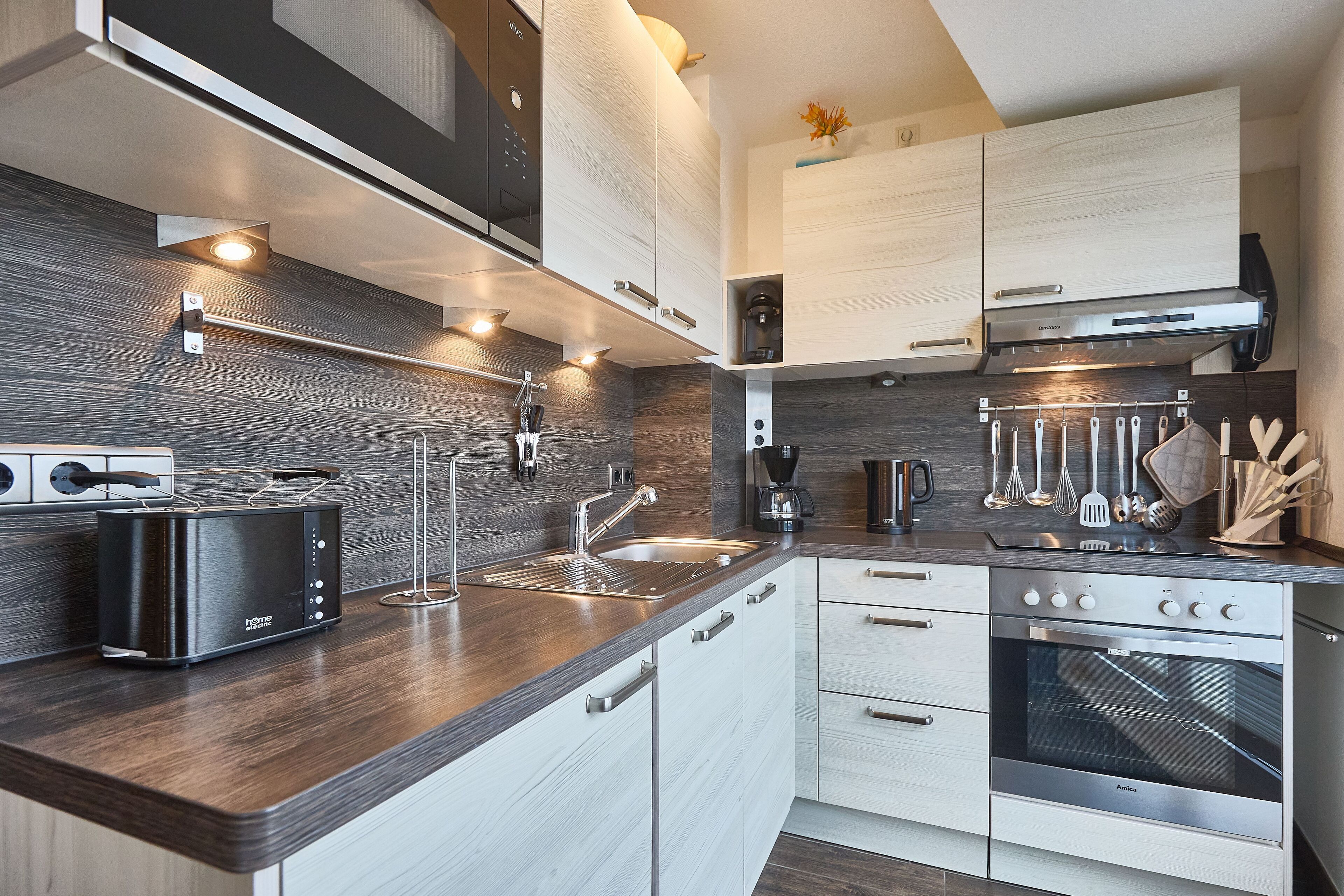 Kühlschrank, Mikrowelle, Ofen, Geschirrspüler