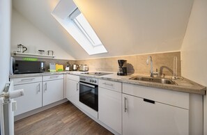 Kühlschrank, Mikrowelle, Ofen, Geschirrspüler