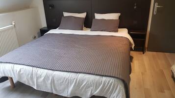 1 chambre, fer et planche à repasser, Wi-Fi, draps fournis