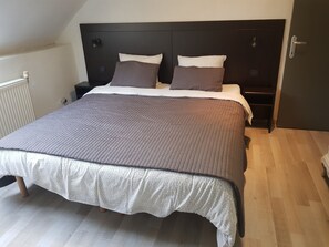 1 camera, ferro/asse da stiro, Wi-Fi, lenzuola