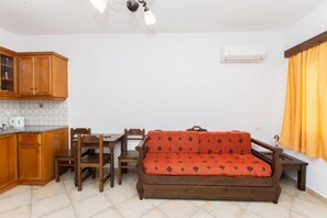 Deluxe Apartment | Living area - Summer Dream II (Naxos)