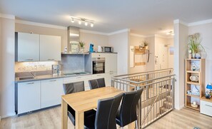 Kühlschrank, Mikrowelle, Ofen, Geschirrspüler