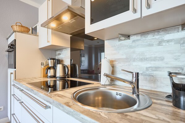 Køleskab, mikrobølgeovn, ovn, opvaskemaskine