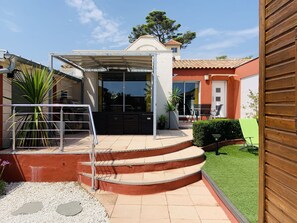 المنطقة المحيطة بالمنشأة