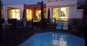 حمّام سباحة خارجي