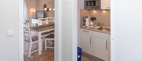 Fridge, microwave, dishwasher, coffee/tea maker