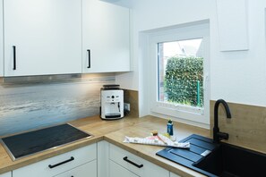 Kühlschrank, Mikrowelle, Ofen, Geschirrspüler