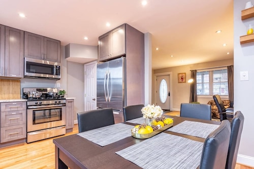 Gorgeous Home 10 min to DC by CozySuites