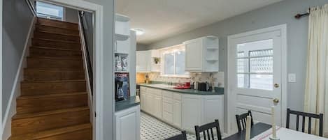House (4 Bedrooms) | Private kitchen | Fridge, microwave, oven, stovetop