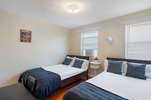 2 bedrooms, laptop workspace, iron/ironing board, free WiFi - Modern Townhouse w/ Pool Table by Cozysuites (Alexandria)