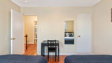 2 bedrooms, laptop workspace, iron/ironing board, free WiFi