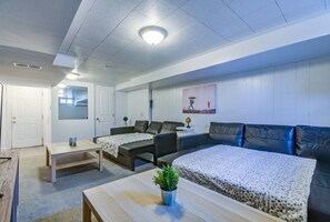 2 bedrooms, laptop workspace, iron/ironing board, free WiFi