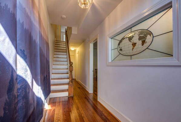 Interior detail - 3BR Colonial House w/Parking by CozySuites (Alexandria)