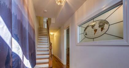 3BR Colonial House w/Parking by CozySuites