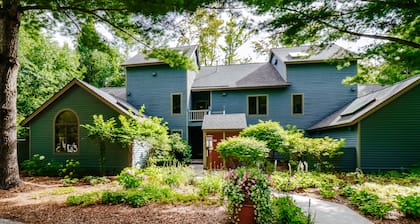 Mountain Condo with Dining and Activities - Walk to Lifts and Golf