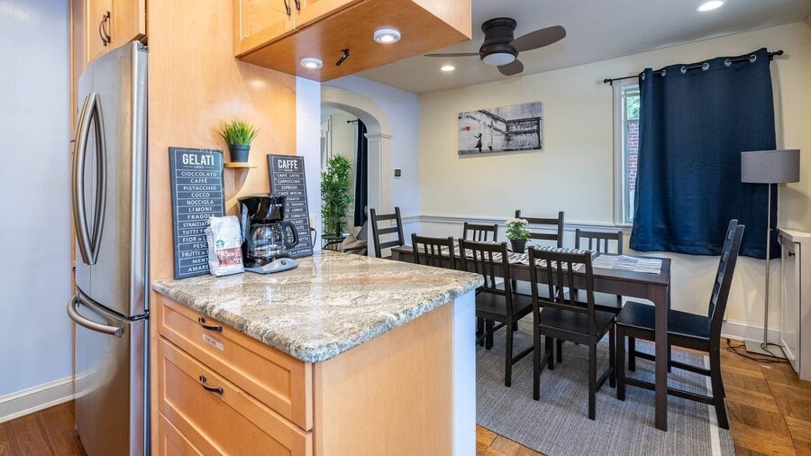 Spacious 4BR CozySuites in Old Town Alexandria