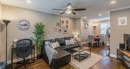 Beautiful 3br/2ba House with cozy backyard by CozySuites
