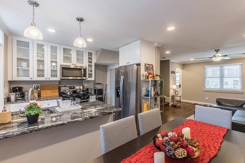 Beautiful 3br/2ba House with cozy backyard by CozySuites