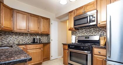 Cozy House 10 min to Monuments│10 min to DC by CozySuites