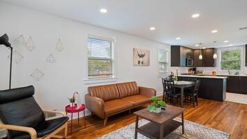 House (3 Bedrooms) | Living area | TV