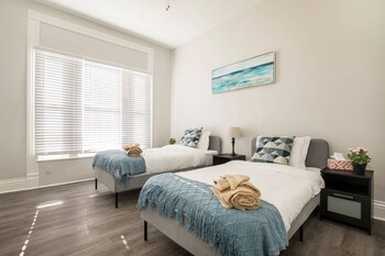 Louisville Dream House 4BR/2BA  by CozySuites